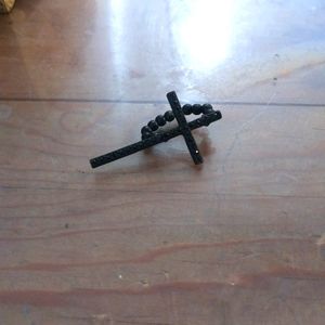 Black diamond cross ring